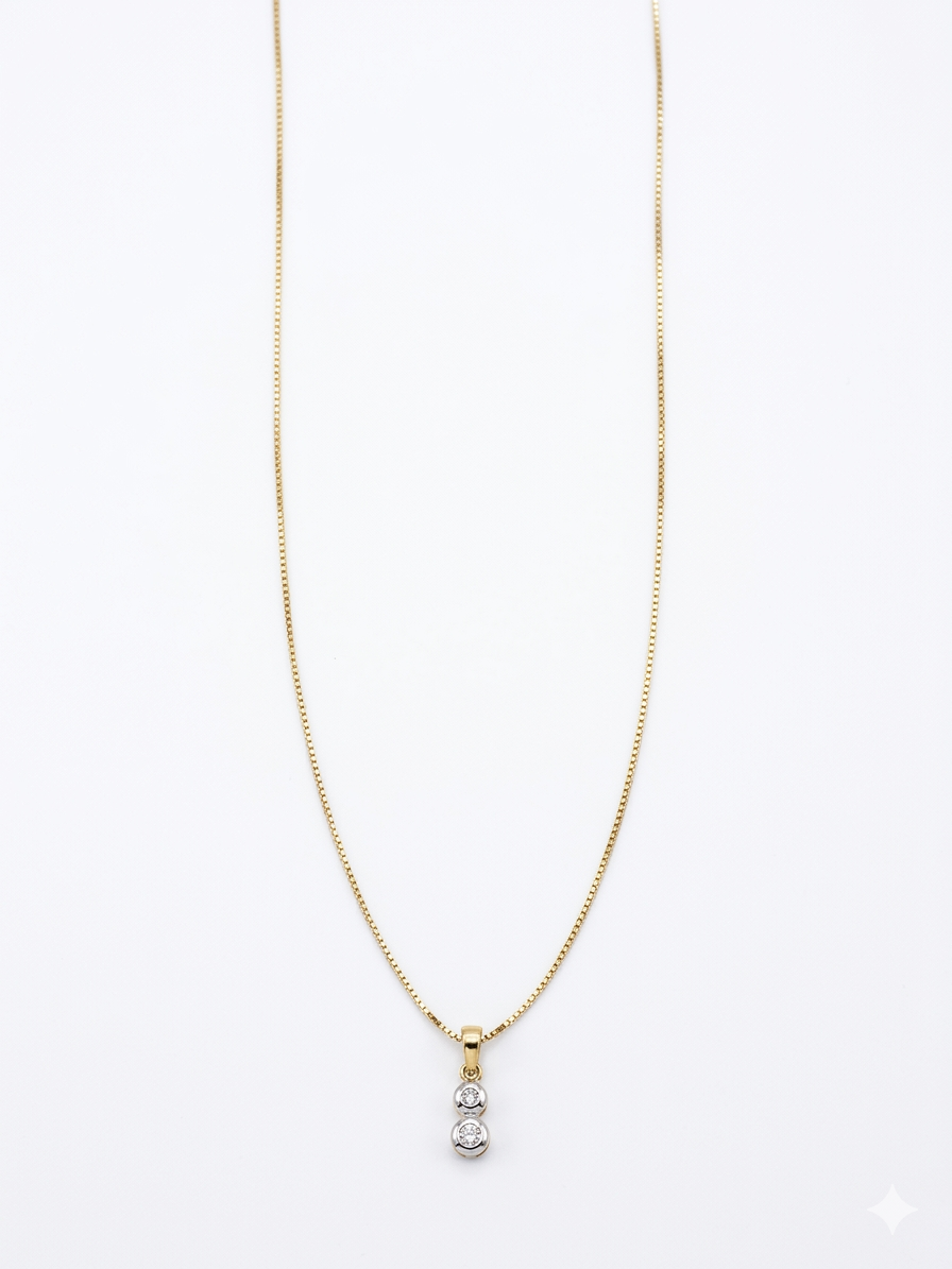 Collar con Dije en Forma de 8 con Dos Zirconias