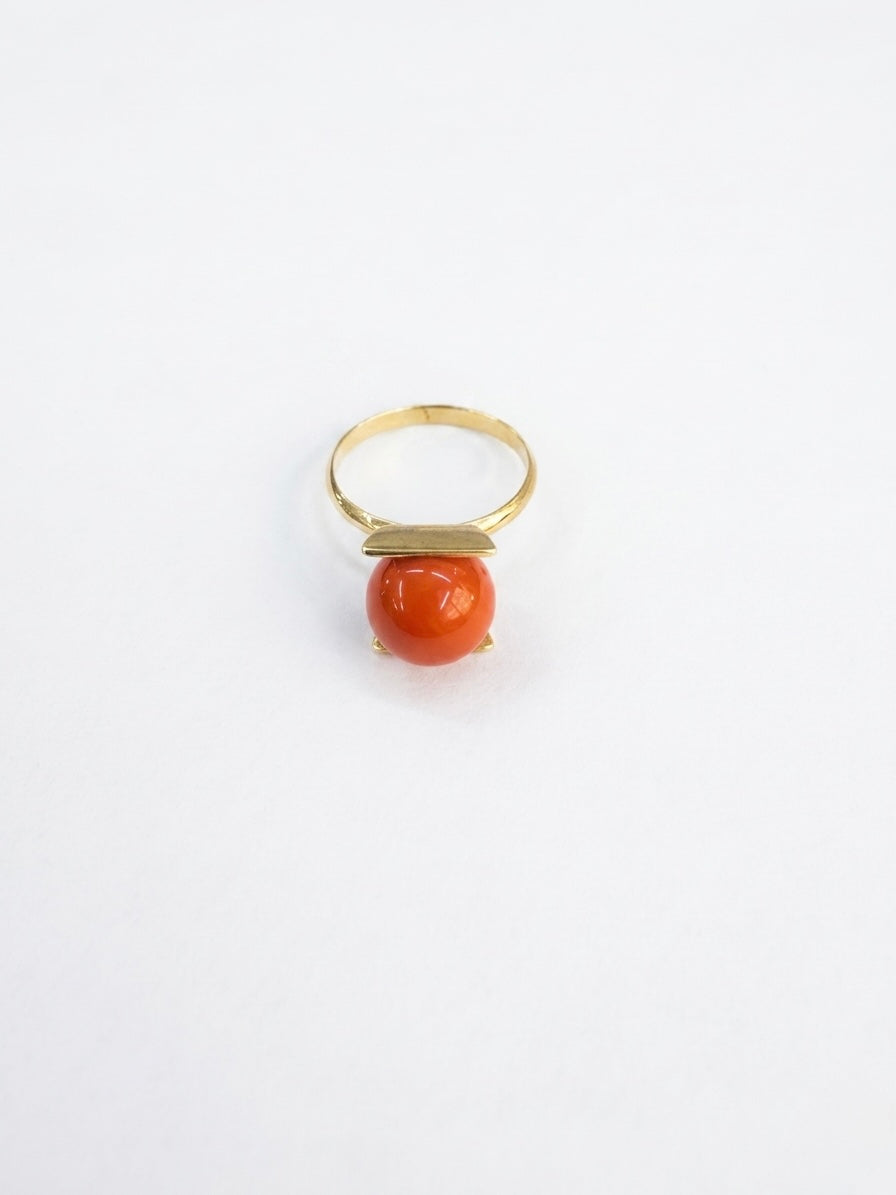 Anillo con Esfera de Coral