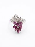 Anillo Disñeo Ramo de Uvas  con Rubíes