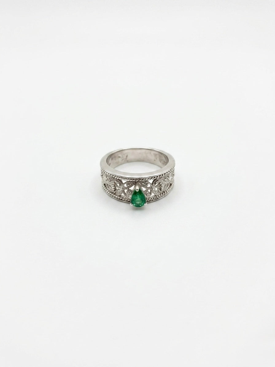 Anillo de Esmeralda y Flores
