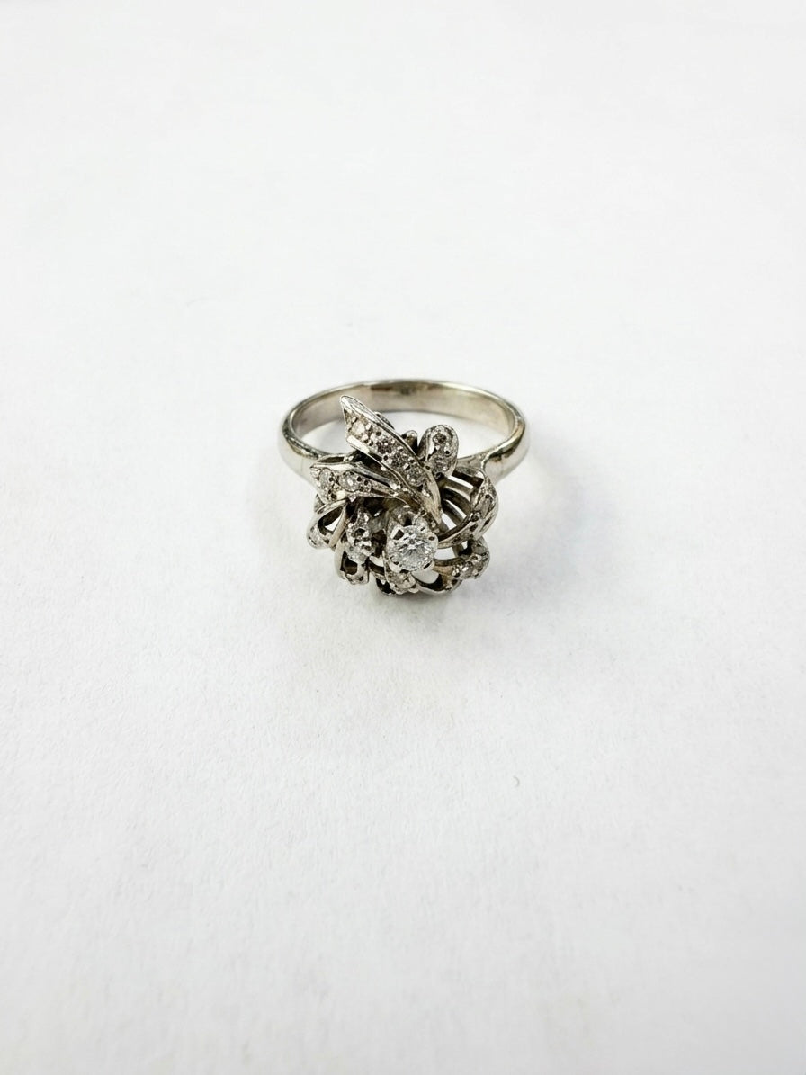 Anillo Flor con Brillantes